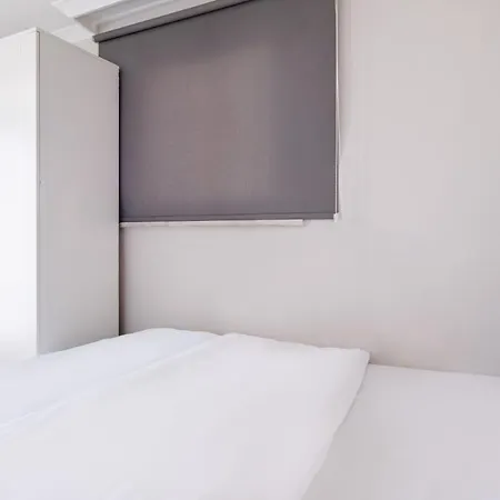 Fully Furnished Flat With Terrace In Atasehir 아파트 *